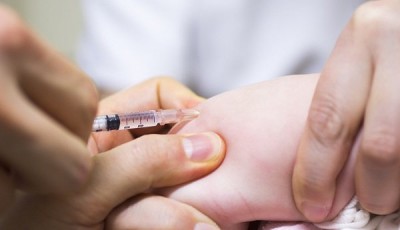 VÌ SAO CẦN TIÊM VITAMIN K SAU SINH CHO TRẺ?
